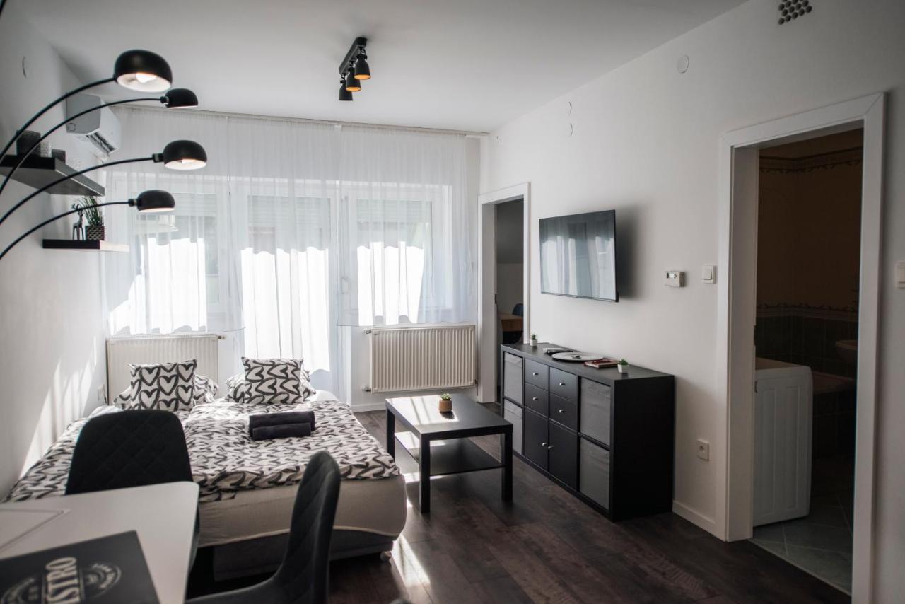 Anavrin Apartman Free Parking Apartment Pecs Exterior photo