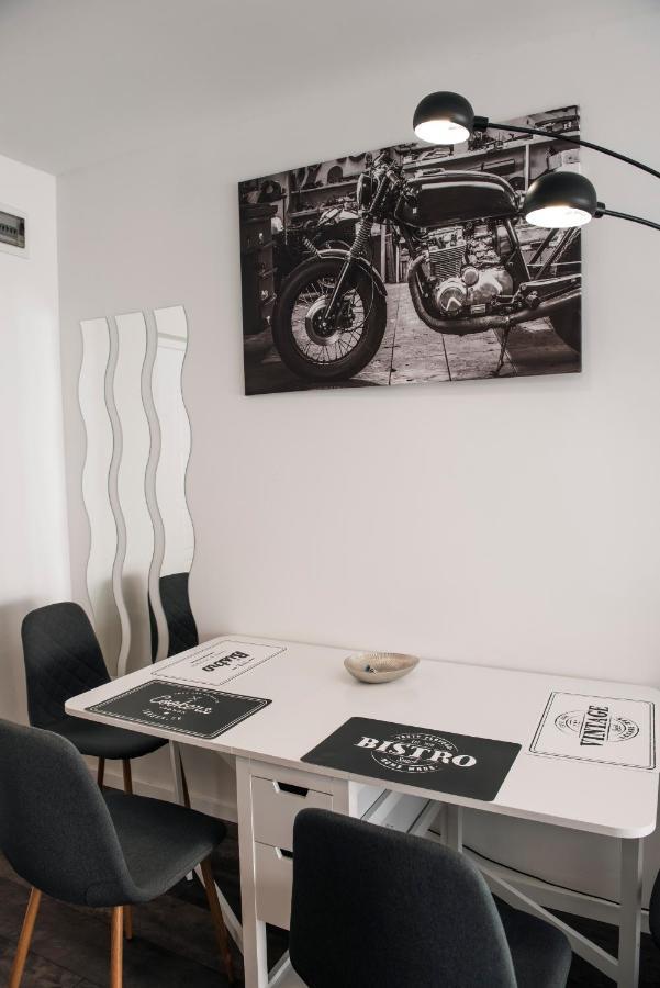 Anavrin Apartman Free Parking Apartment Pecs Exterior photo